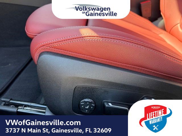 Used 2025 BMW 330i Sedan w/ Convenience Package image 18