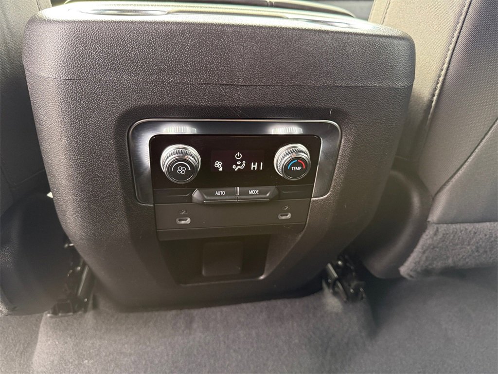 Used 2022 GMC Yukon SLE image 27