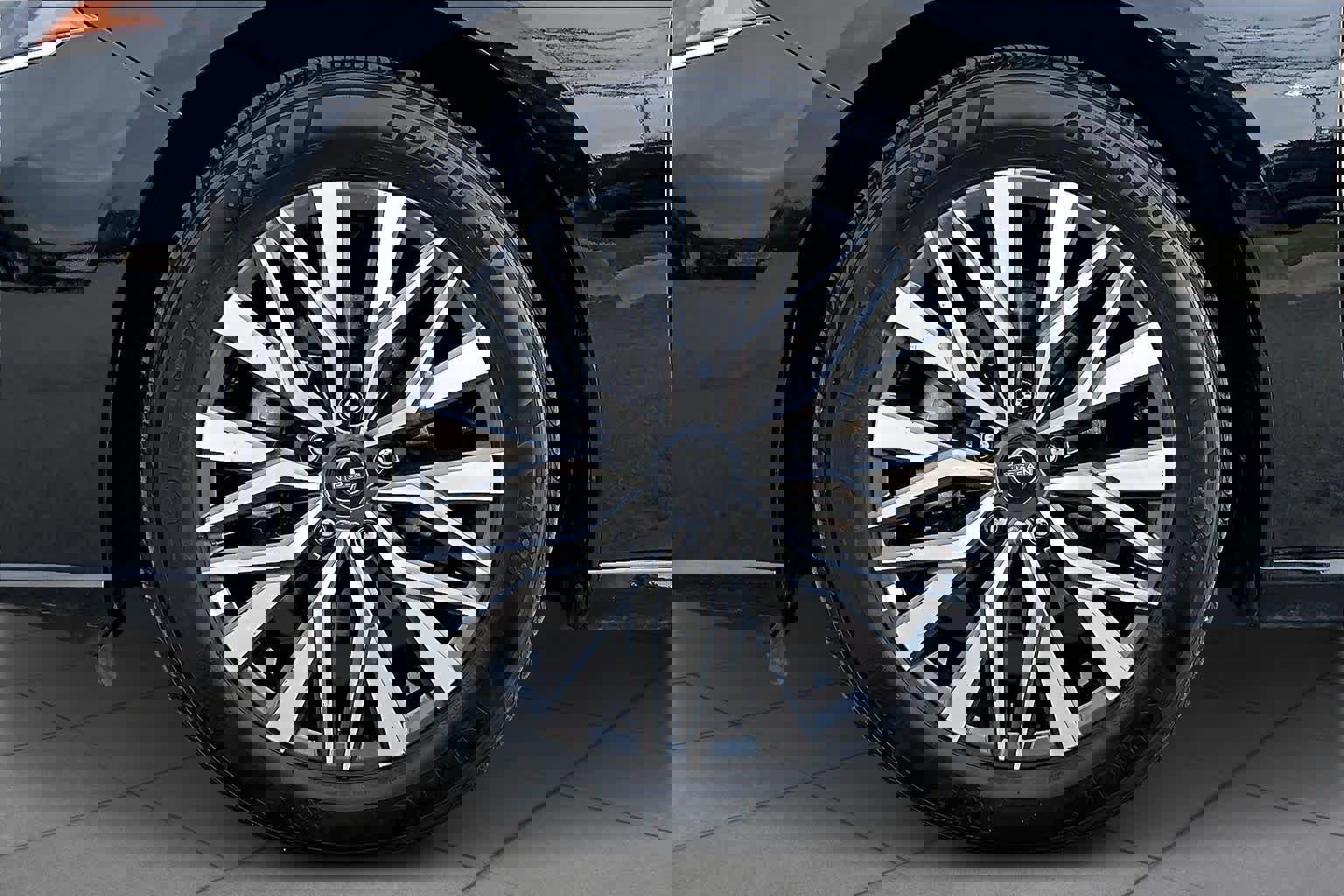 Used 2025 Nissan Altima 2.5 SV image 10