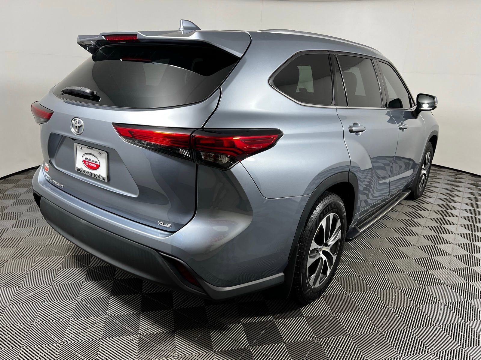 Used 2021 Toyota Highlander XLE FWD image 5