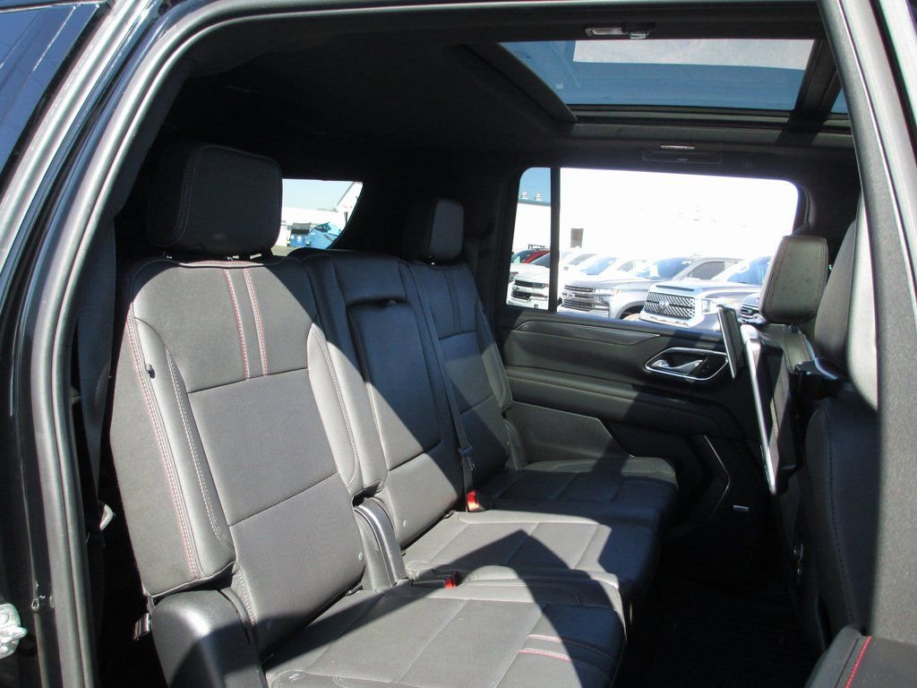 Used 2023 Chevrolet Suburban RST image 25