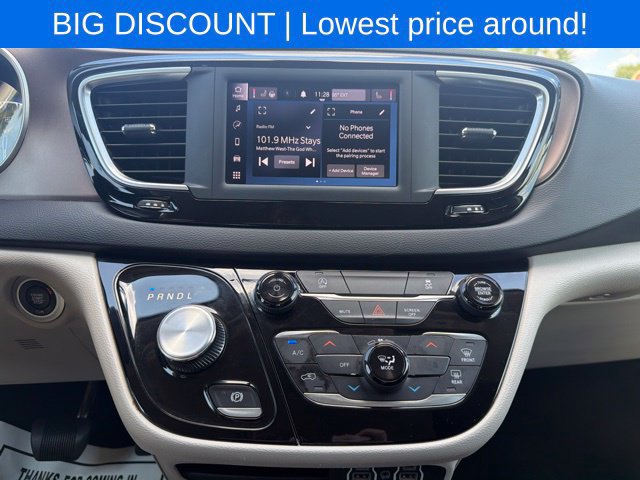 Used 2022 Chrysler Voyager LX FWD image 30