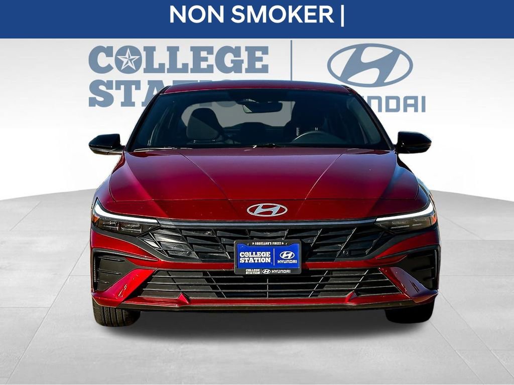 Used 2025 Hyundai Elantra Sport image 4