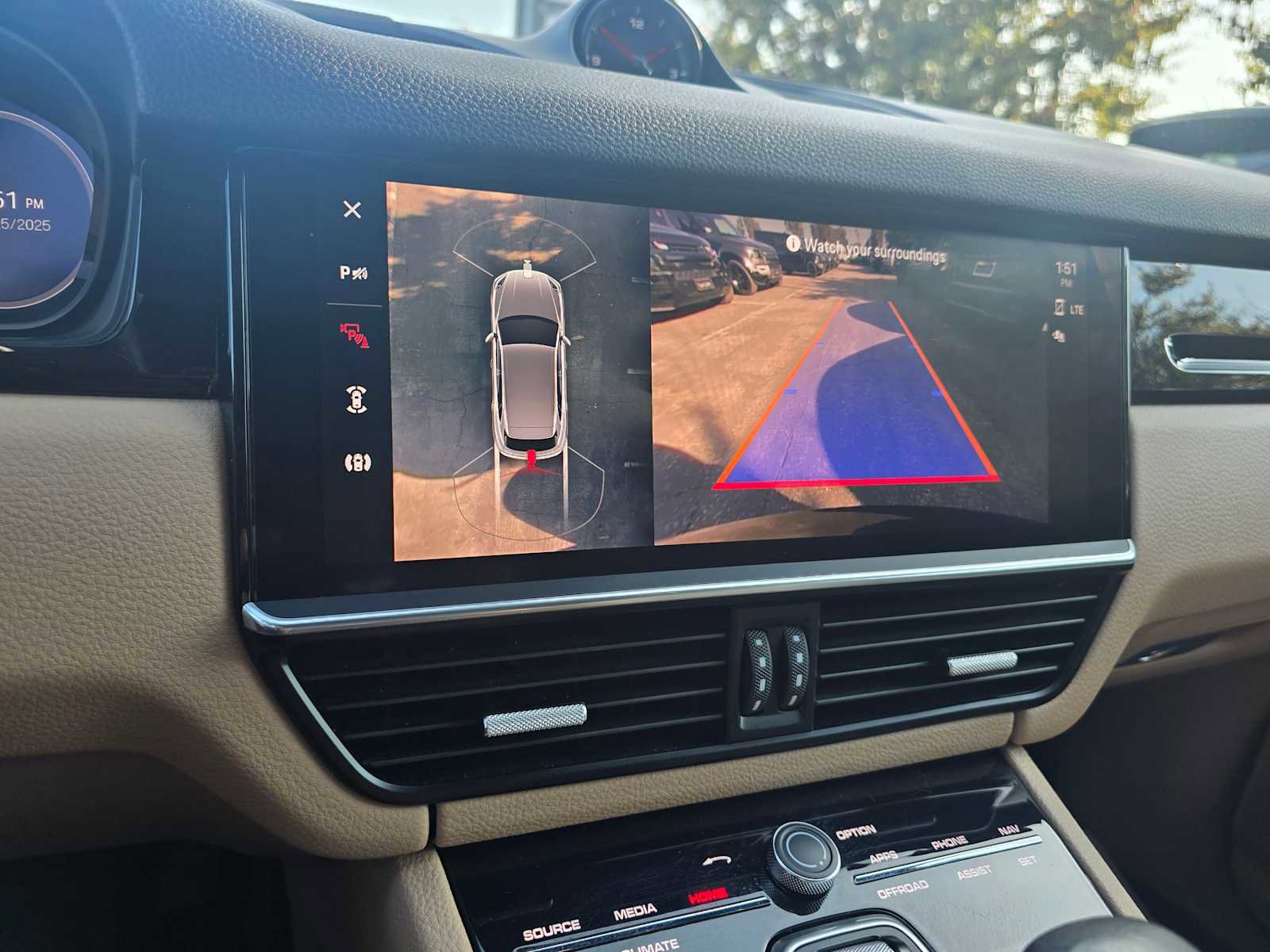 Used 2023 Porsche Cayenne Platinum Edition image 30