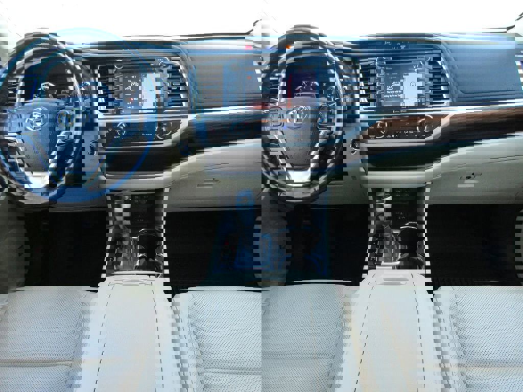 Used 2017 Toyota Highlander Limited image 5