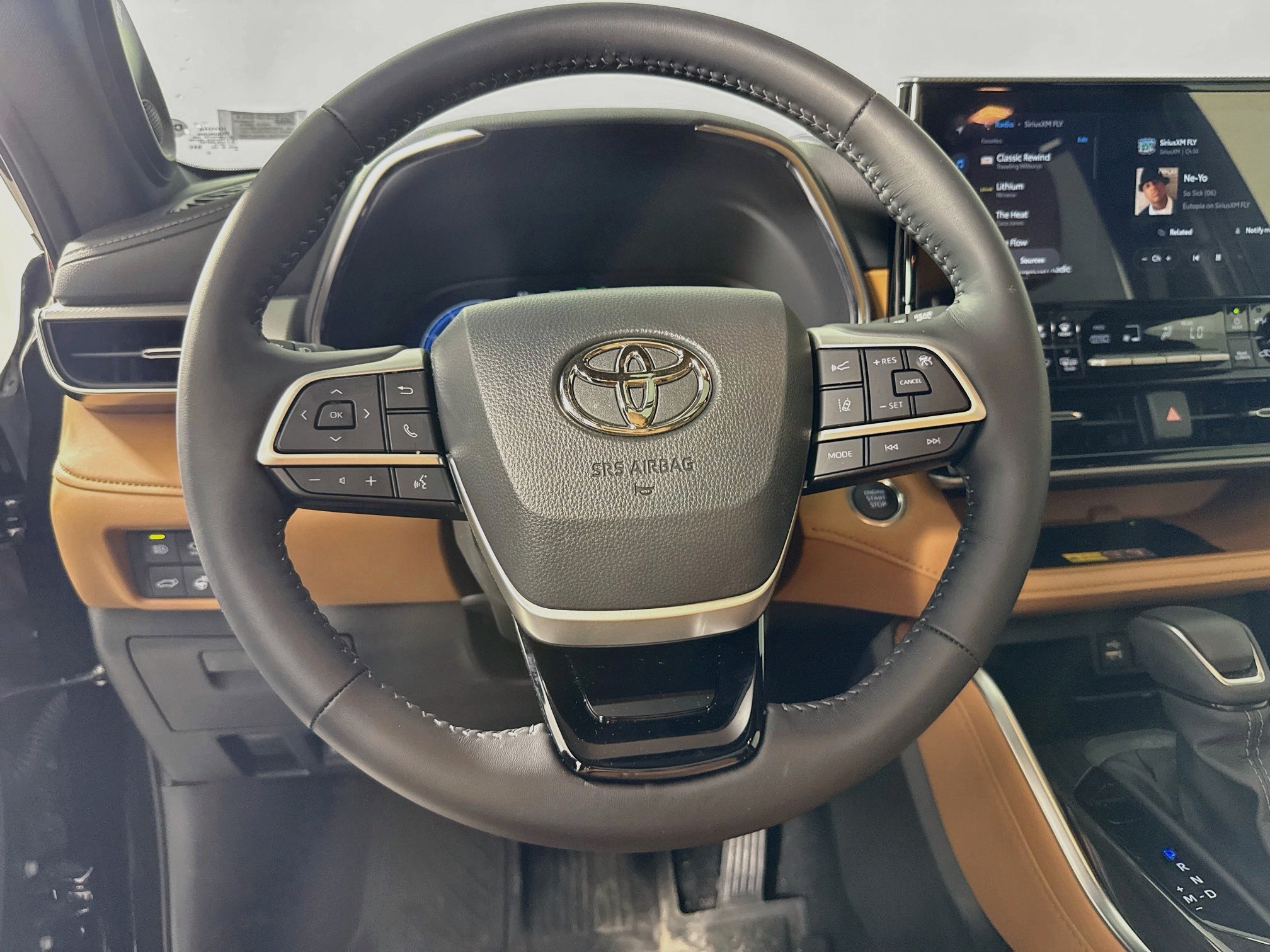 Used 2026 Toyota Highlander Platinum AWD/4WD image 12
