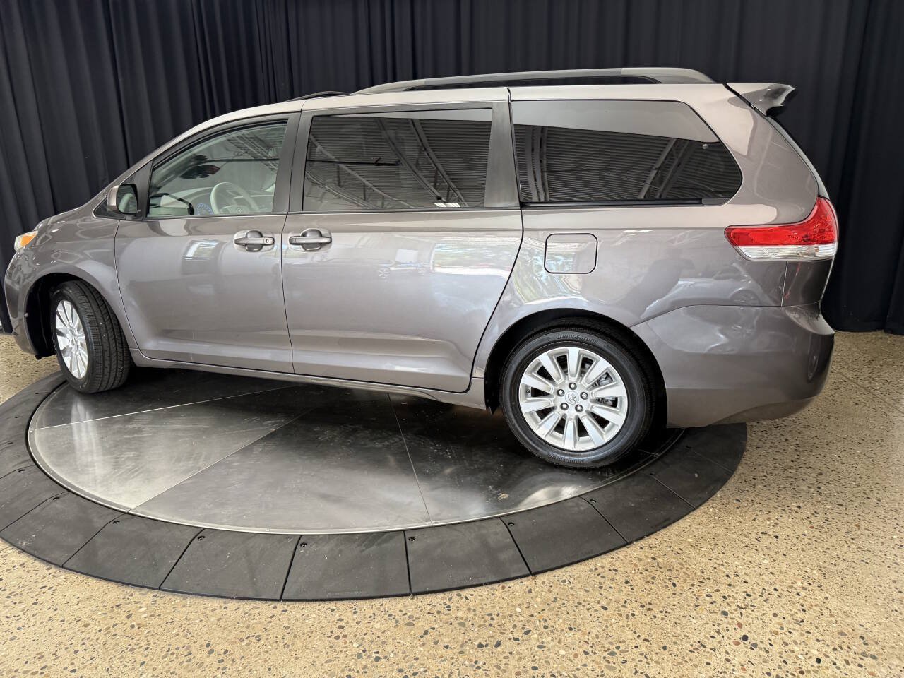 Used 2014 Toyota Sienna XLE AWD/4WD image 19