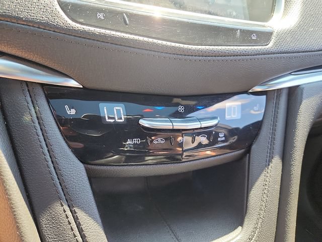 Certified 2022 Cadillac XT5 Premium Luxury AWD/4WD image 17