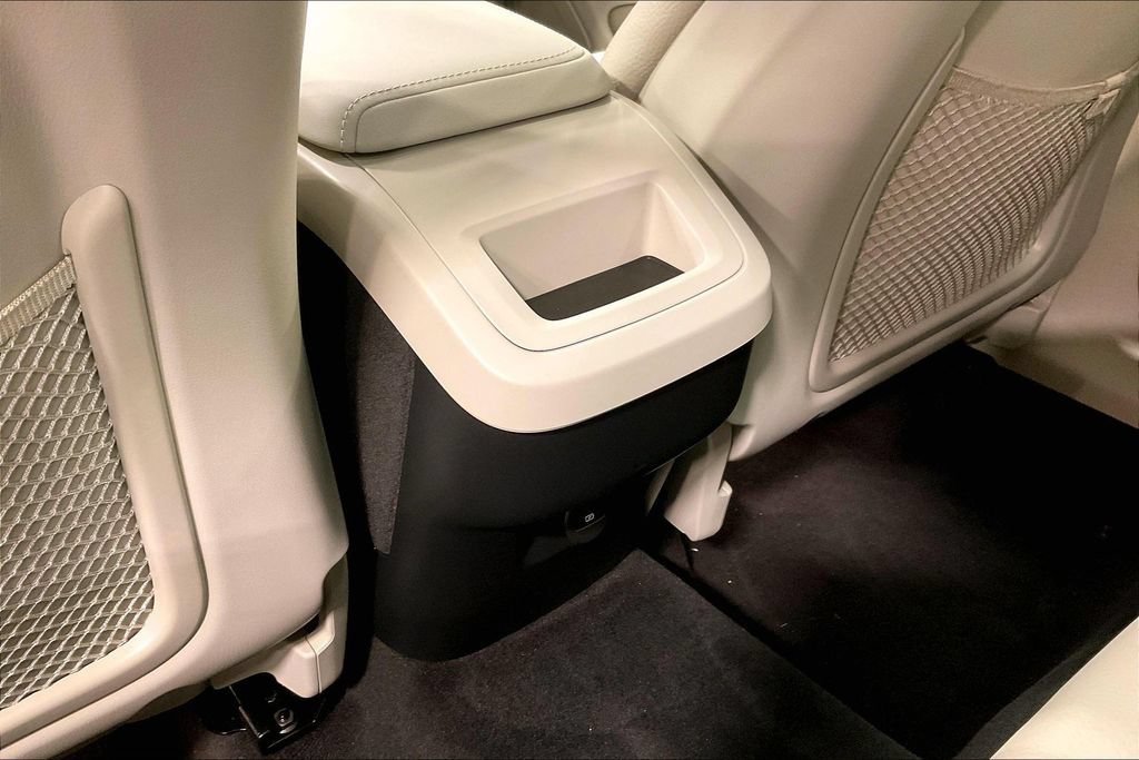 Certified 2024 Volvo XC60 B5 Plus AWD/4WD image 10