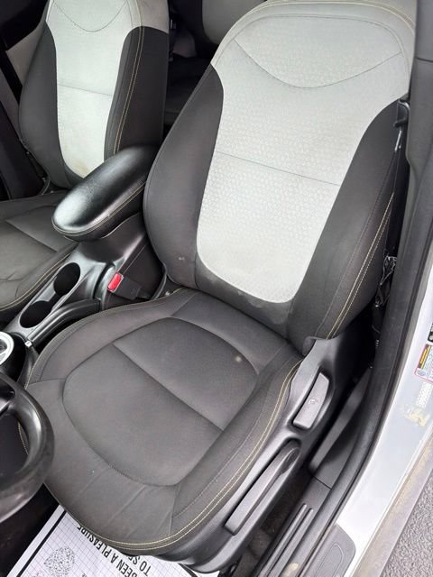 Used 2016 Kia Soul + FWD image 10