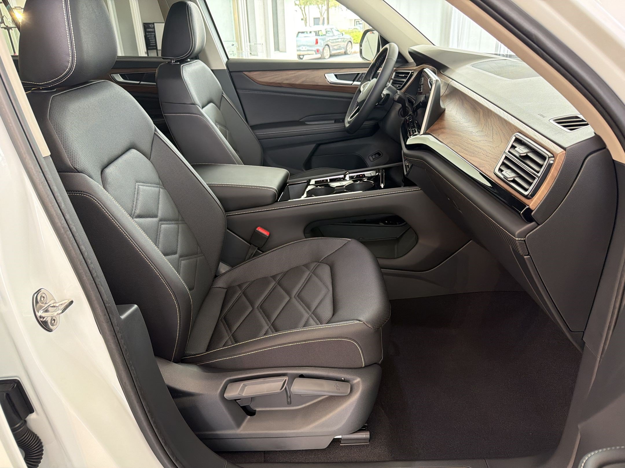 New 2026 Volkswagen Atlas SE FWD image 30