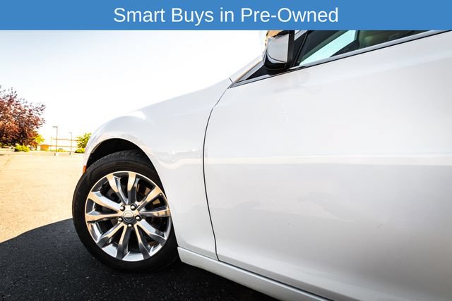 Used 2017 Chrysler 300 C w/ Light Group AWD/4WD image 15