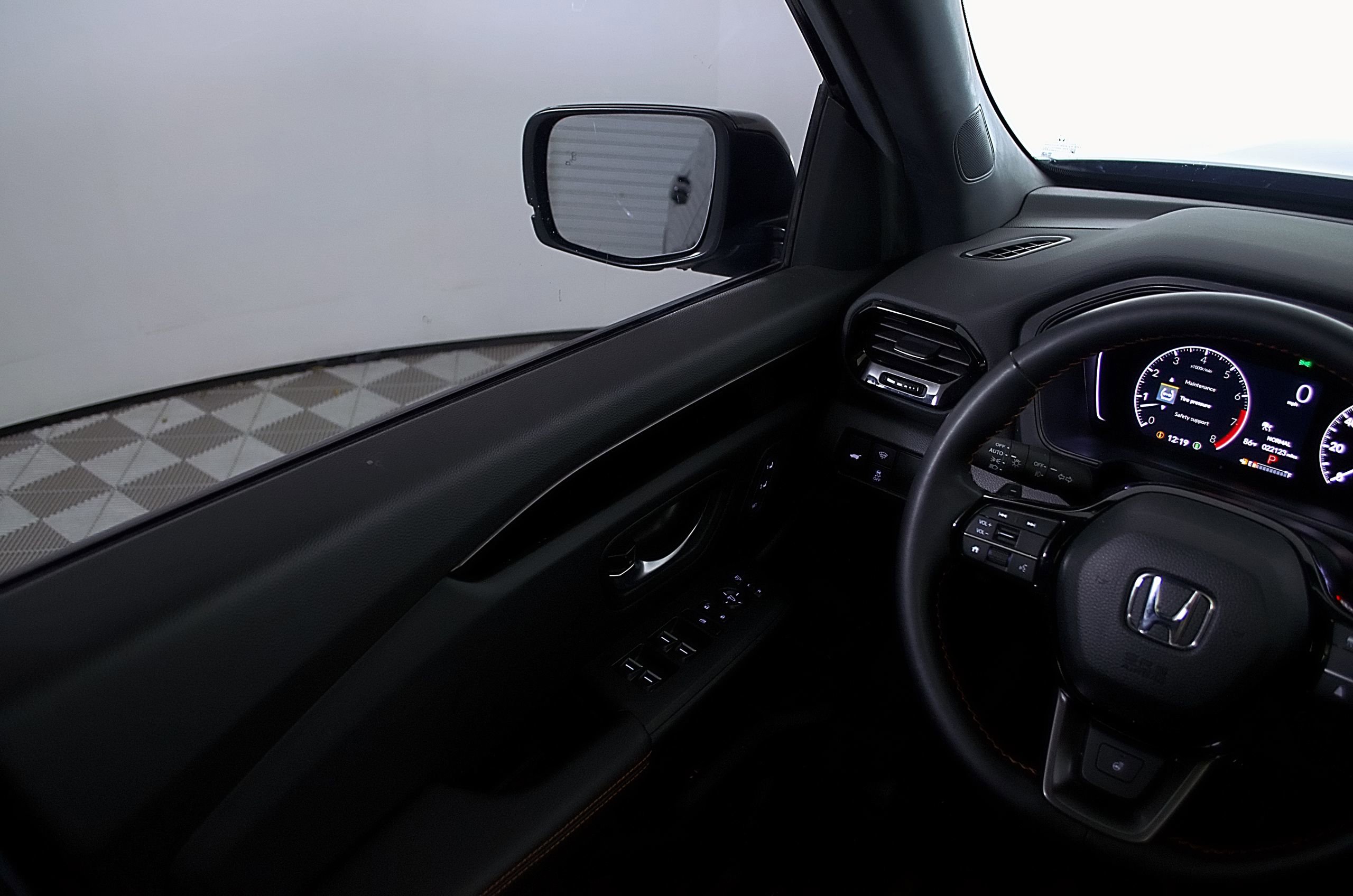 Used 2025 Honda Pilot TrailSport image 30