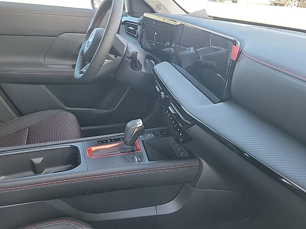 New 2026 Nissan Kicks SR w/ Cold Weather Package image 40