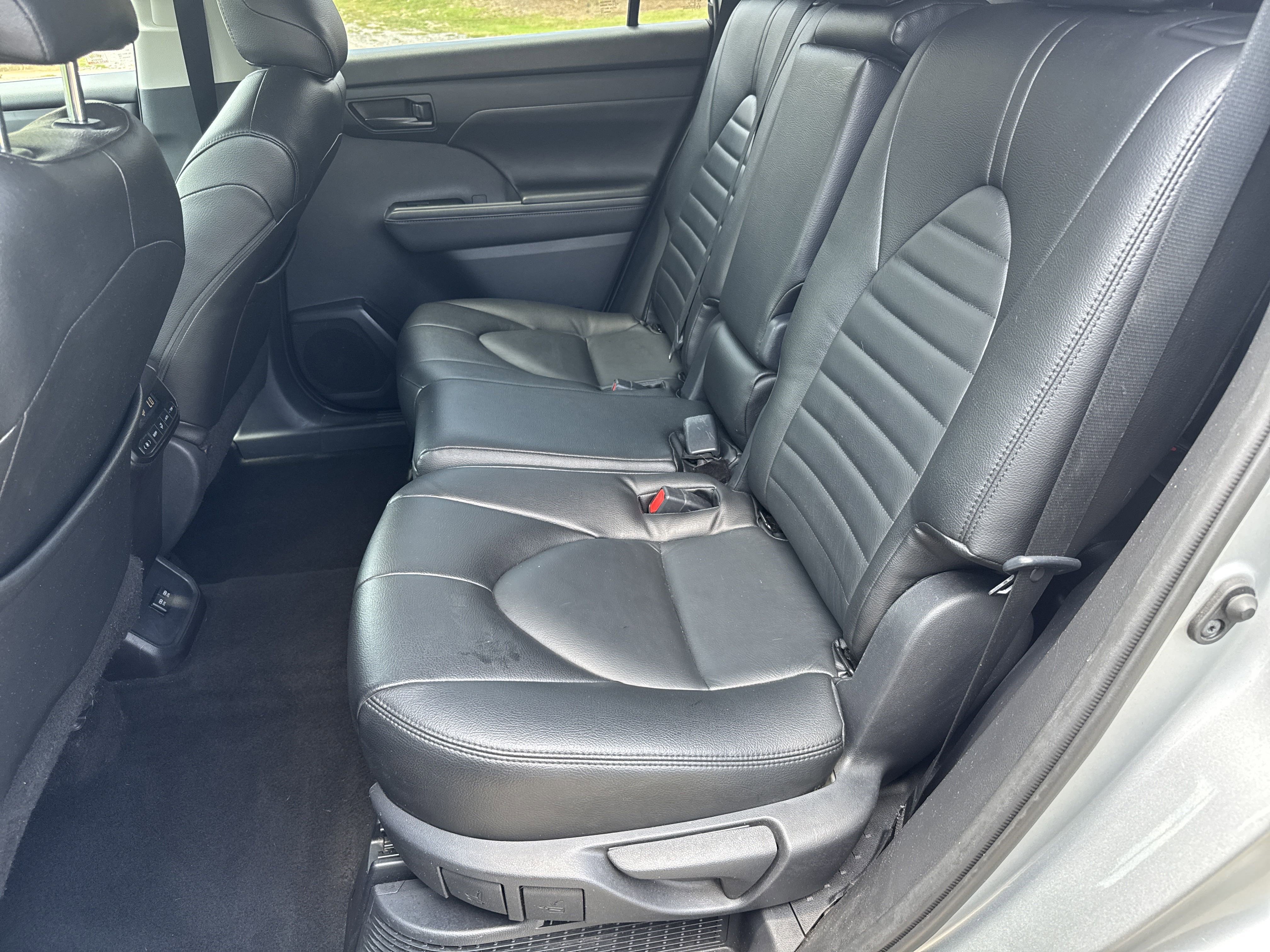 Used 2020 Toyota Highlander LE image 21