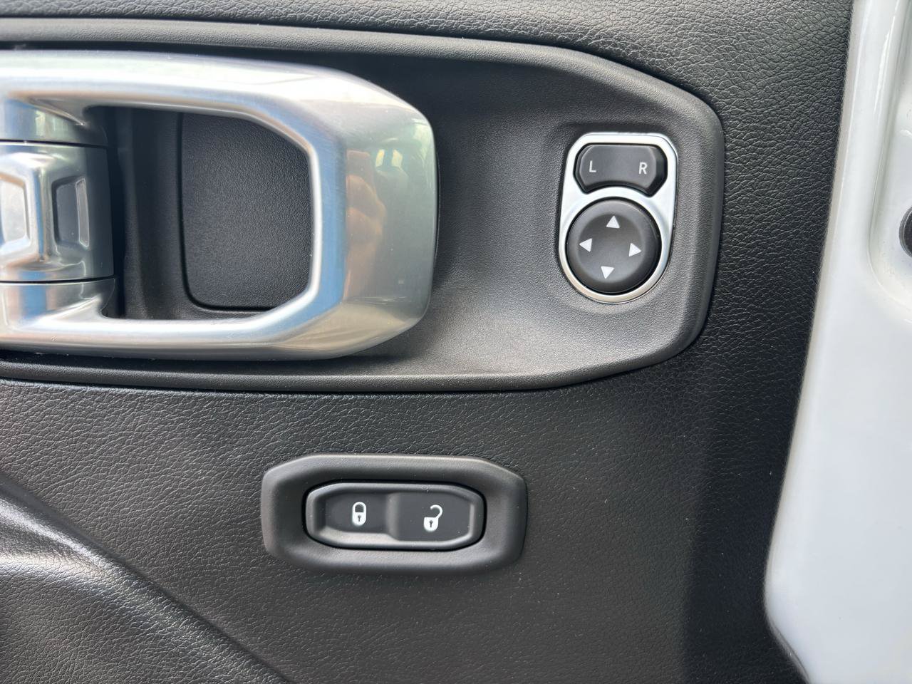 Used 2023 Jeep Wrangler Unlimited Sport AWD/4WD image 15