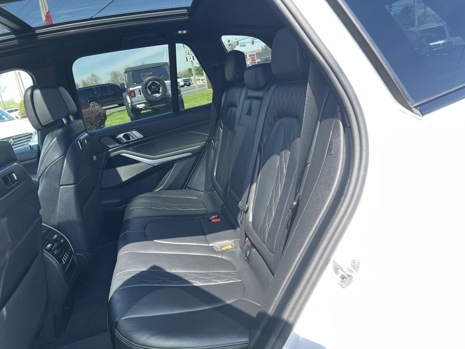 Used 2025 BMW X5 M60i w/ Climate Comfort Package image 33