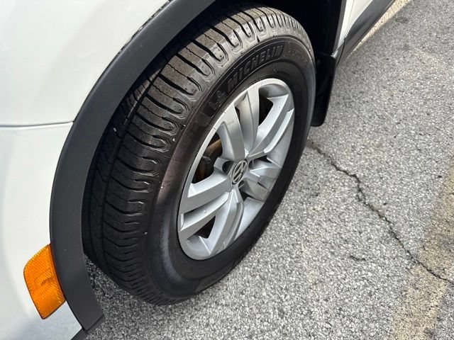 Used 2017 Volkswagen Tiguan S FWD image 11