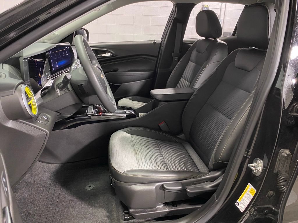 Used 2024 Chevrolet Trax LT FWD image 17