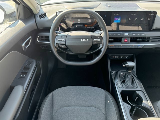 New 2025 Kia K4 LXS image 12