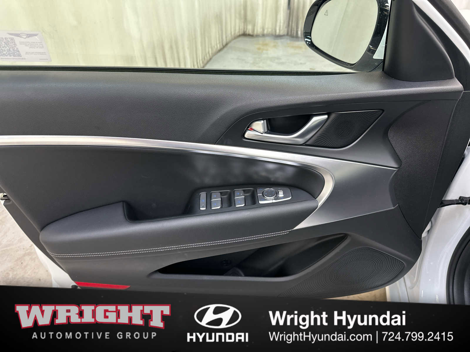 Certified 2025 Genesis G70 2.5T image 8