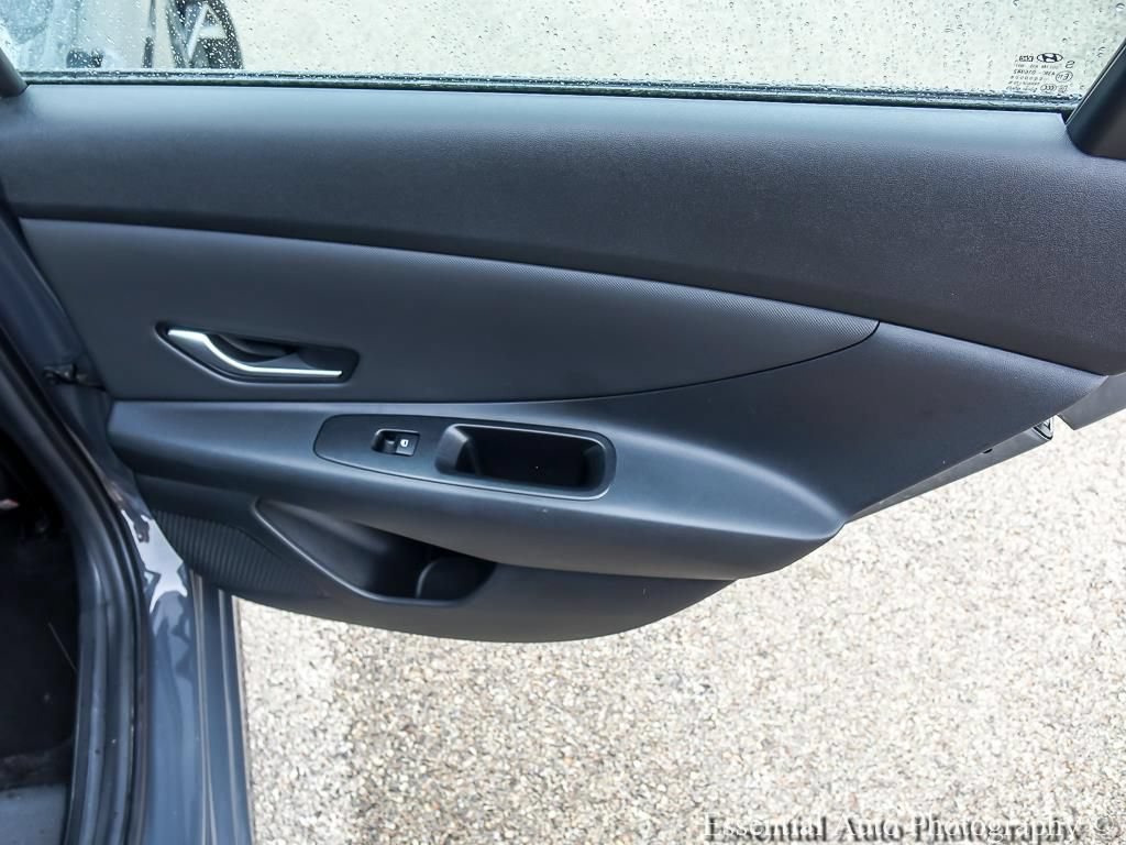 Used 2025 Hyundai Elantra SEL FWD image 25