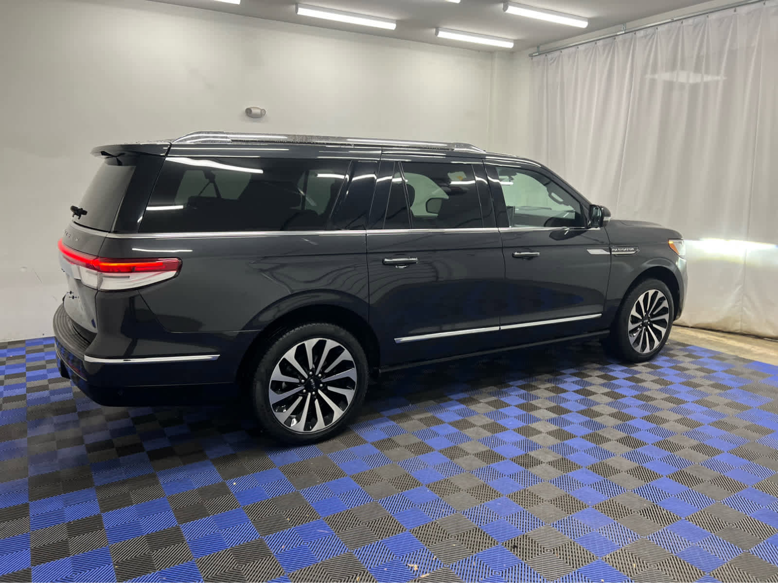 Used 2022 Lincoln Navigator L Reserve image 11