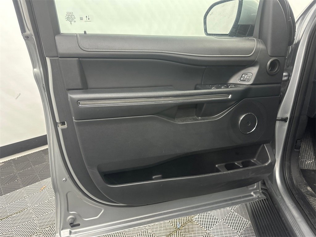 Used 2024 Ford Expedition Max XLT image 11