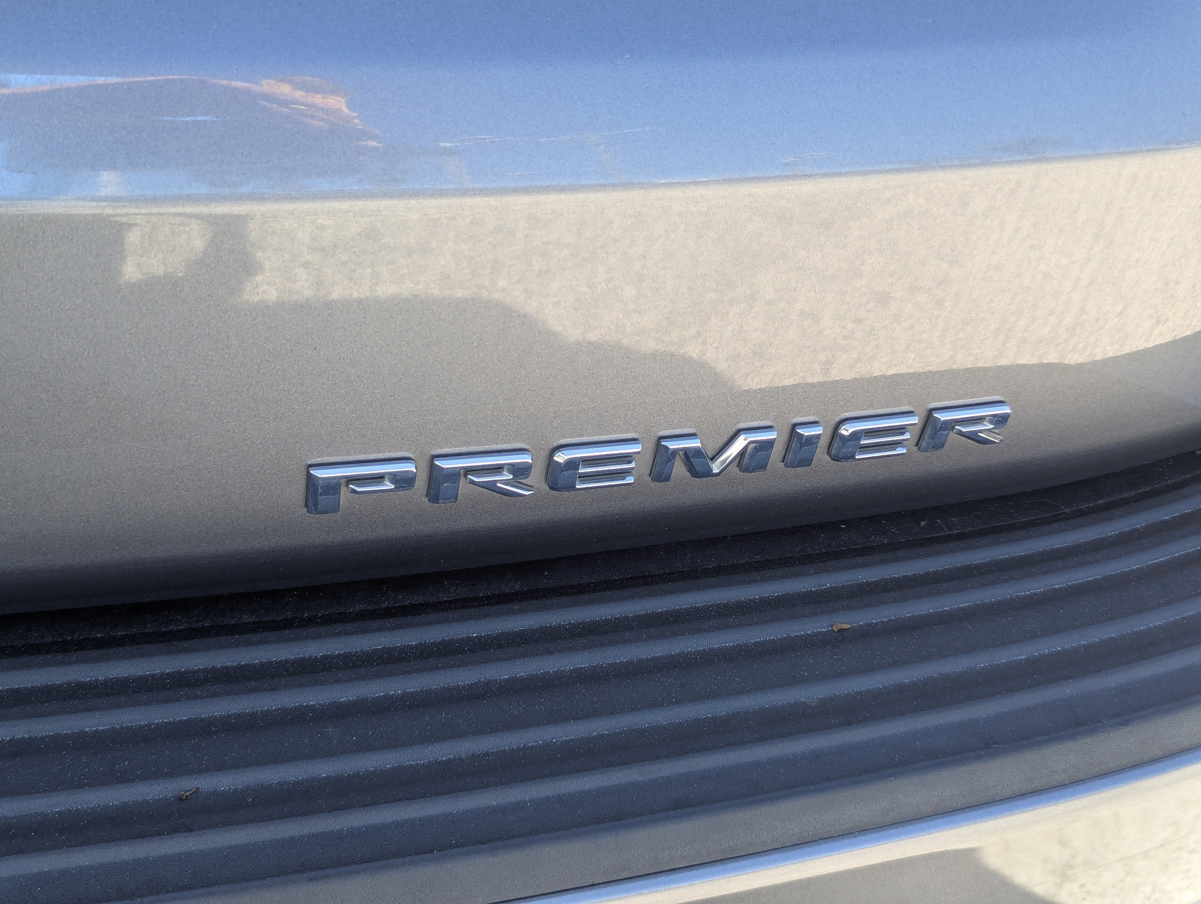 Used 2021 Chevrolet Tahoe Premier w/ Premium Package image 14