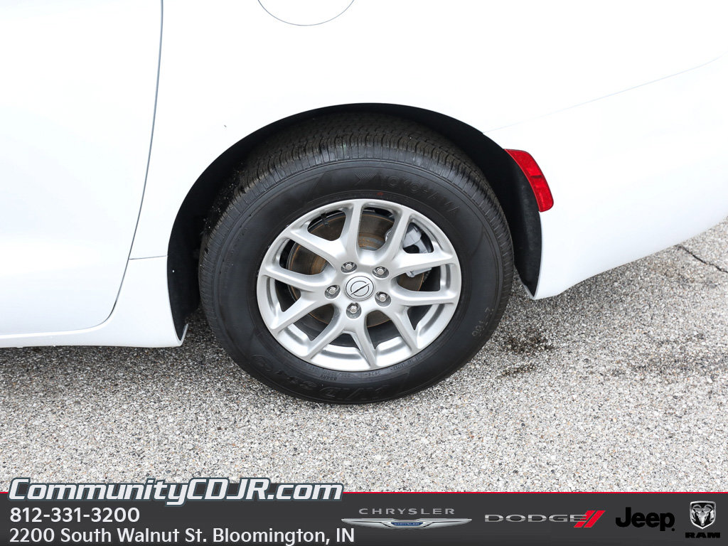 New 2026 Chrysler Voyager LX FWD image 4