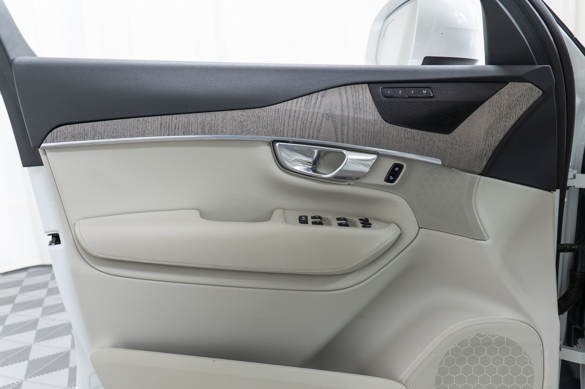 Certified 2023 Volvo XC90 B6 Plus w/ Protection Package Premier image 11