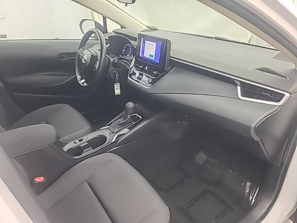 Used 2025 Toyota Corolla LE FWD image 15
