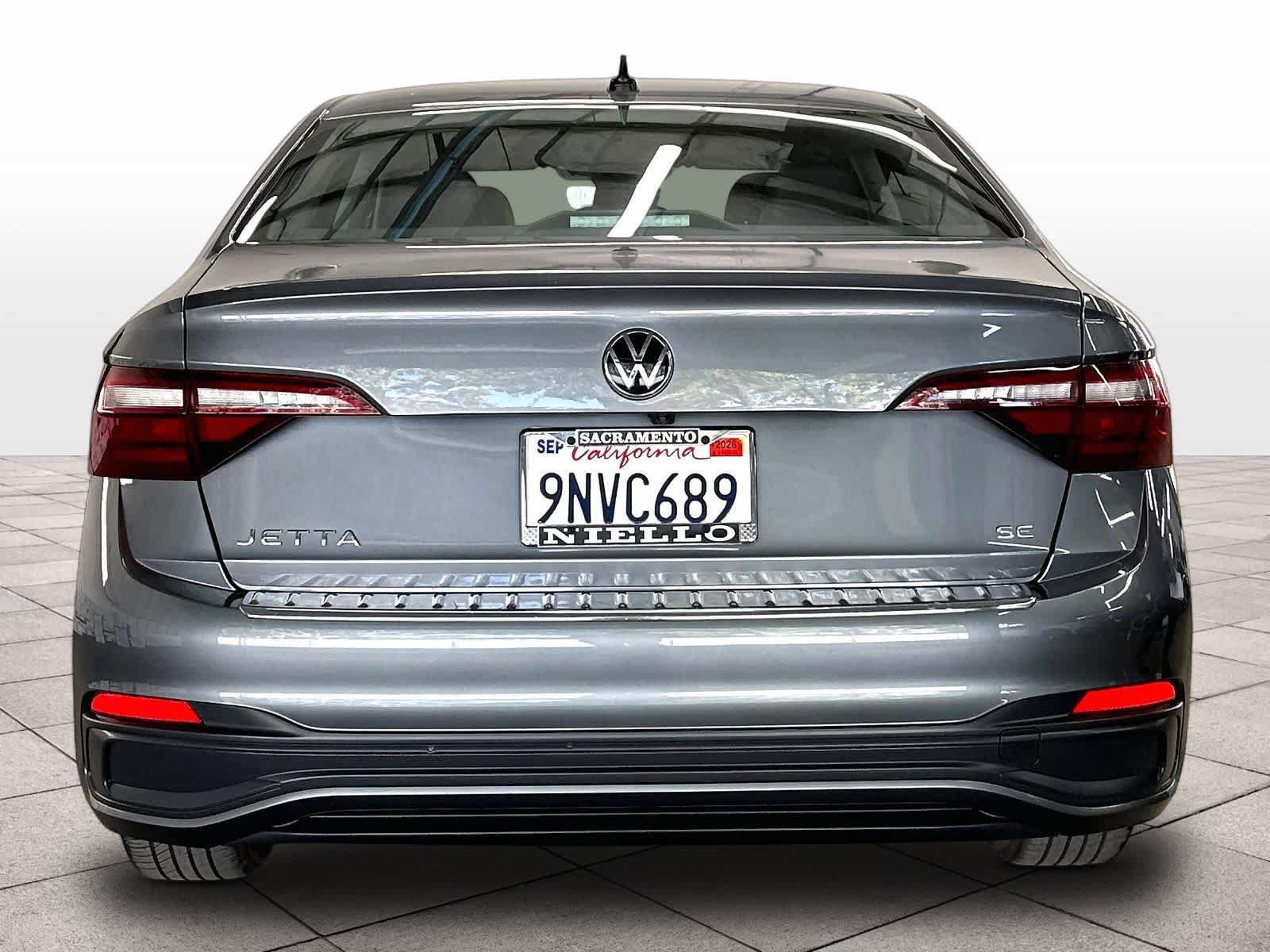 Used 2024 Volkswagen Jetta SE w/ Panoramic Sunroof Package FWD image 8