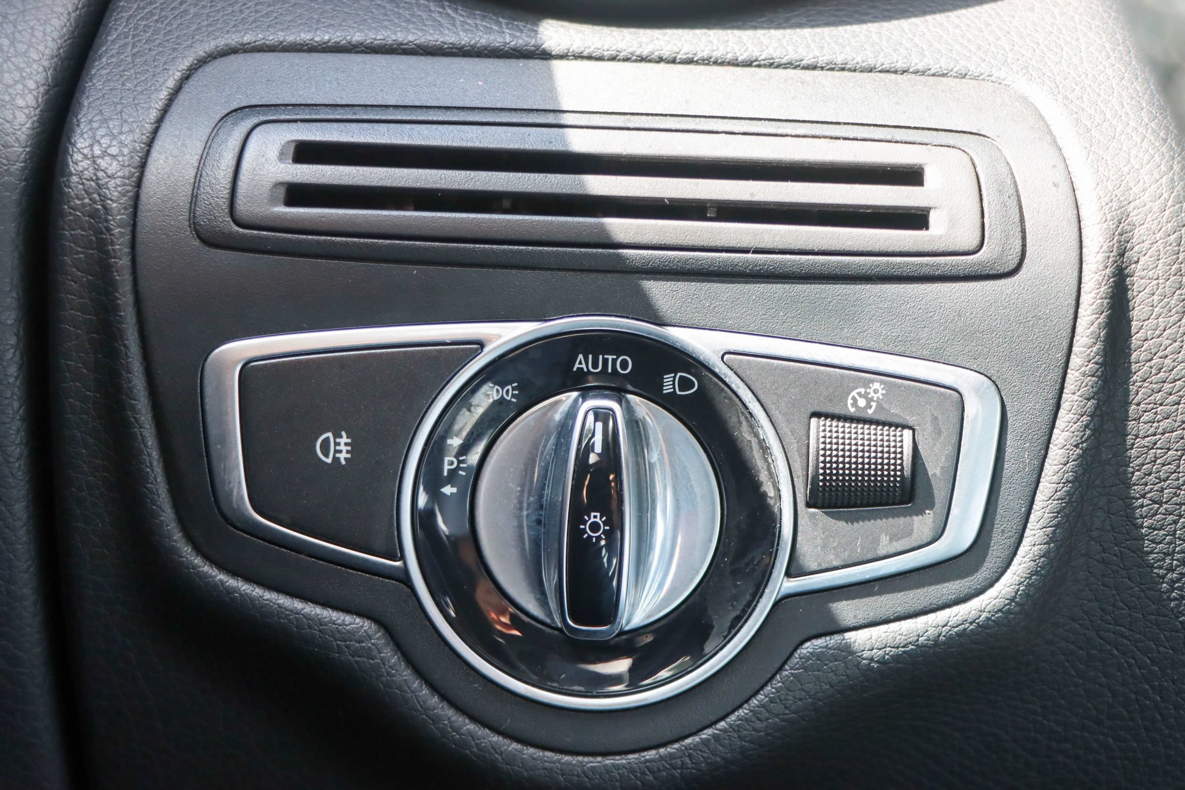 Used 2016 Mercedes-Benz GLC 300 w/ Premium Package image 30