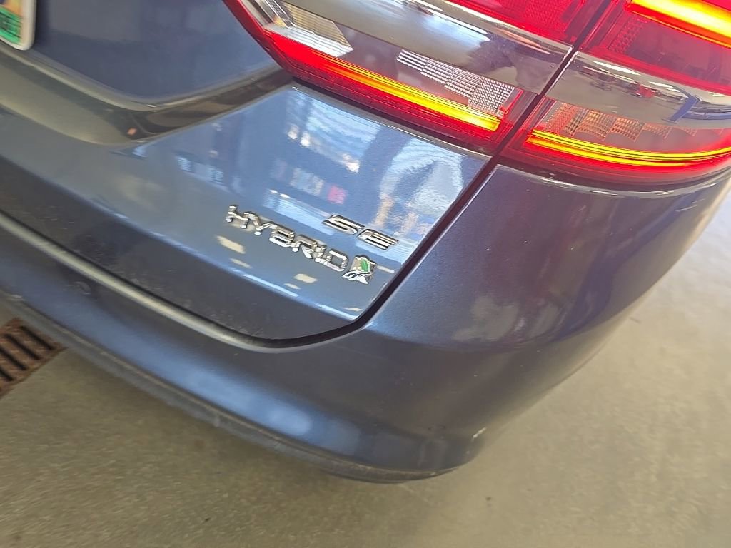 Used 2018 Ford Fusion SE w/ Equipment Group 602A FWD image 6