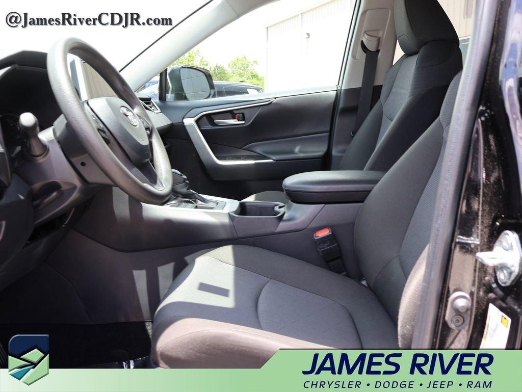 Used 2025 Toyota RAV4 XLE AWD/4WD image 22