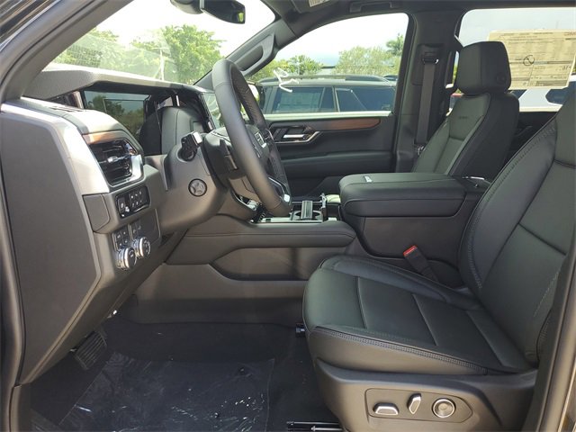 New 2025 GMC Yukon XL Denali w/ LPO, Illumination Package image 7