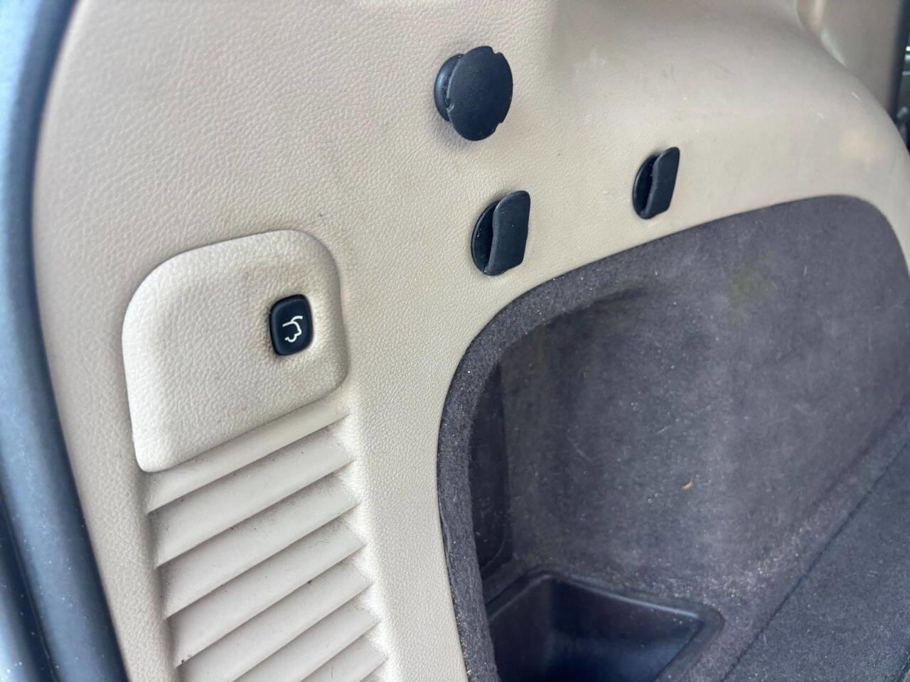 Used 2012 Jeep Grand Cherokee Overland image 28