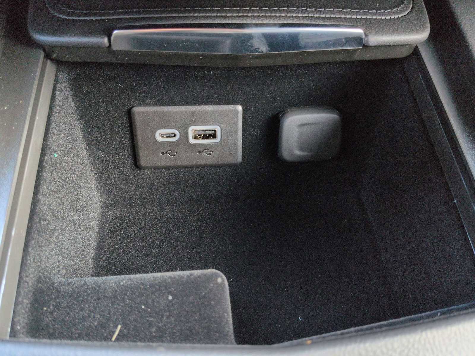 New 2025 Cadillac XT4 Premium Luxury image 32