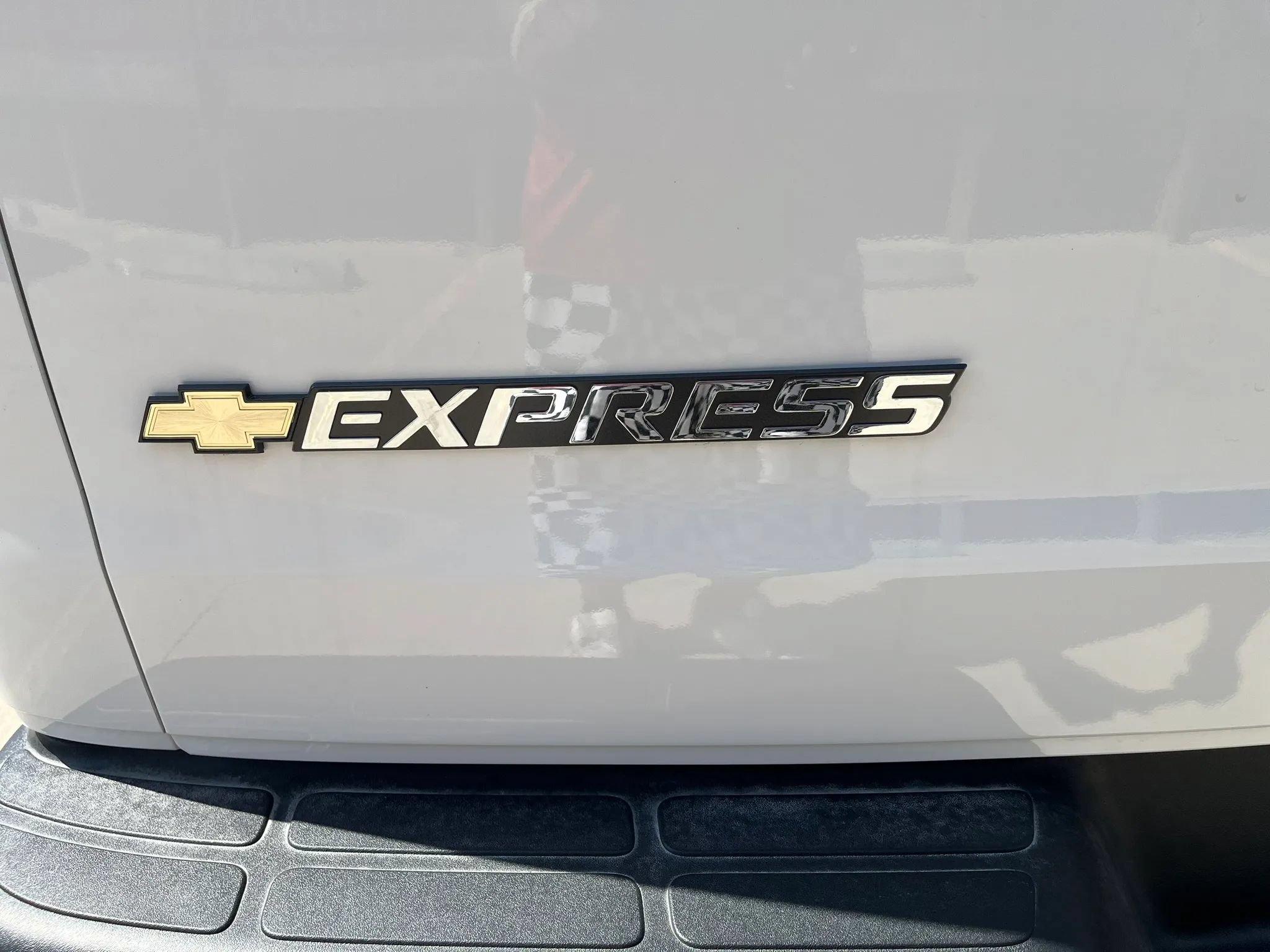 Used 2020 Chevrolet Express 2500 LS w/ Driver Convenience Package RWD image 5