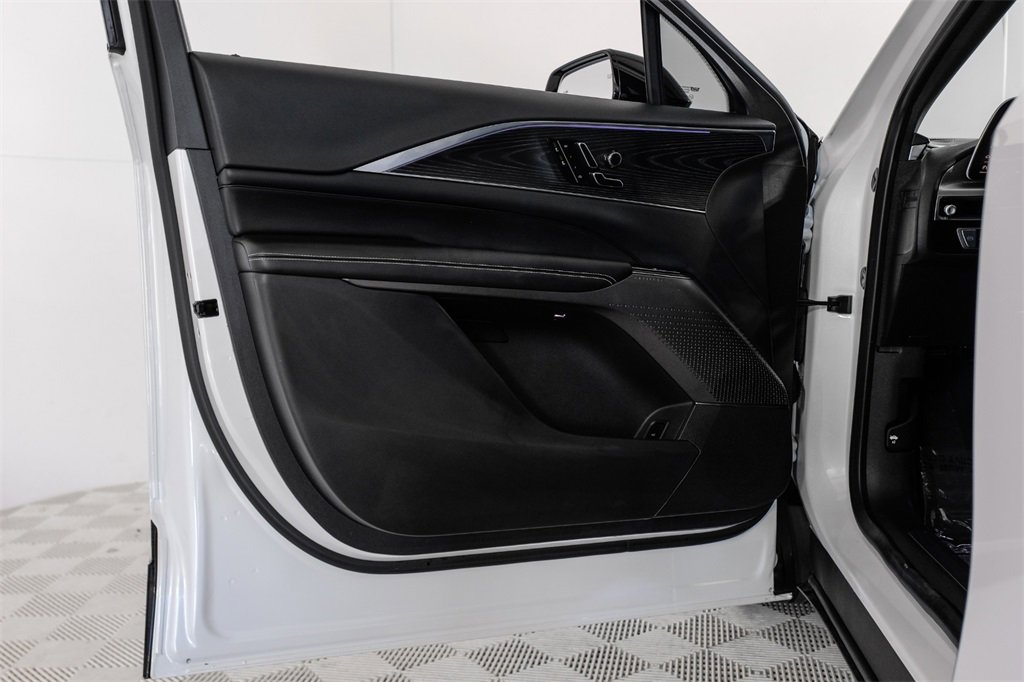 Used 2024 Cadillac Lyriq Luxury image 41