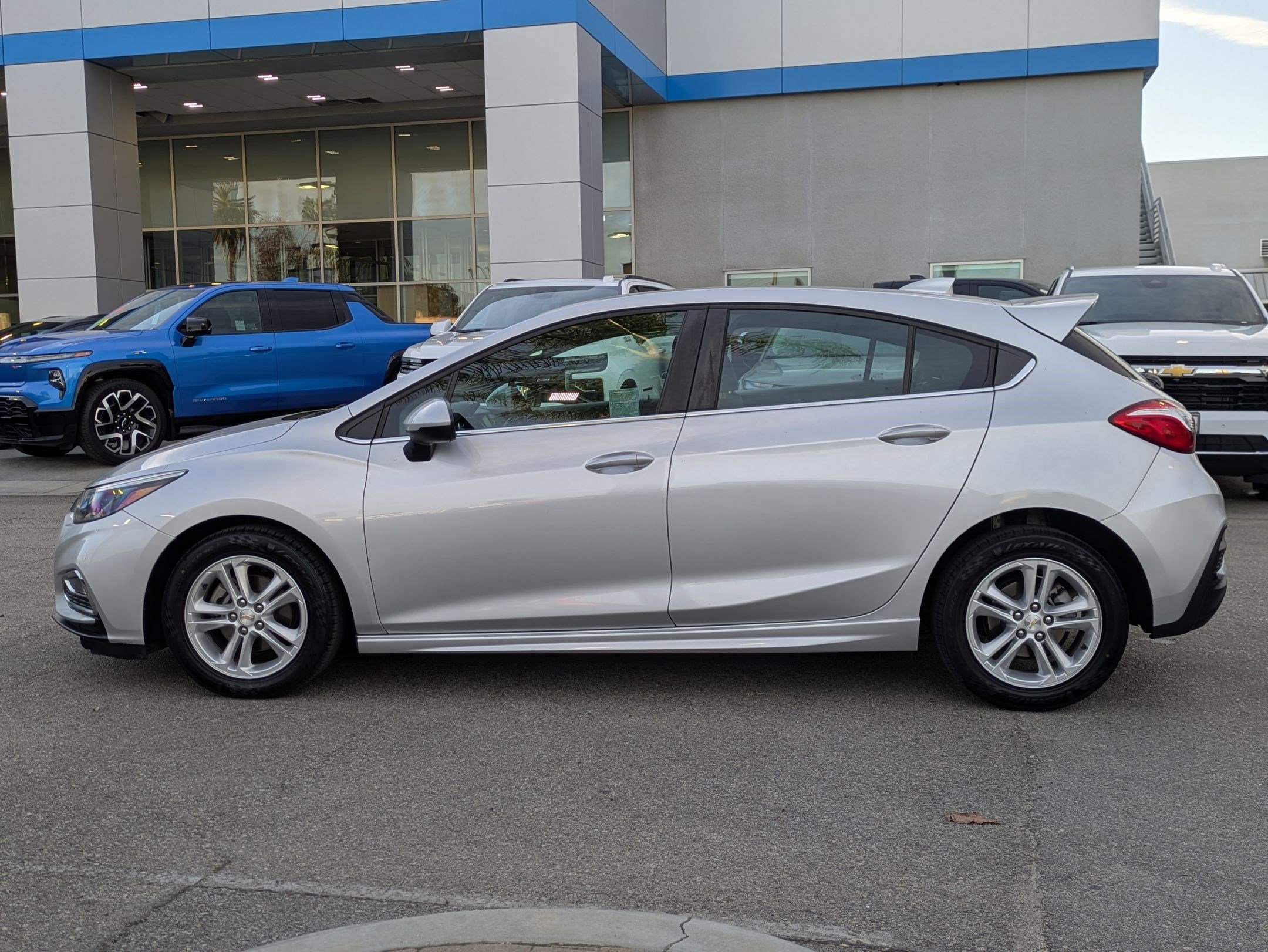 Used 2018 Chevrolet Cruze LT w/ RS Package image 8