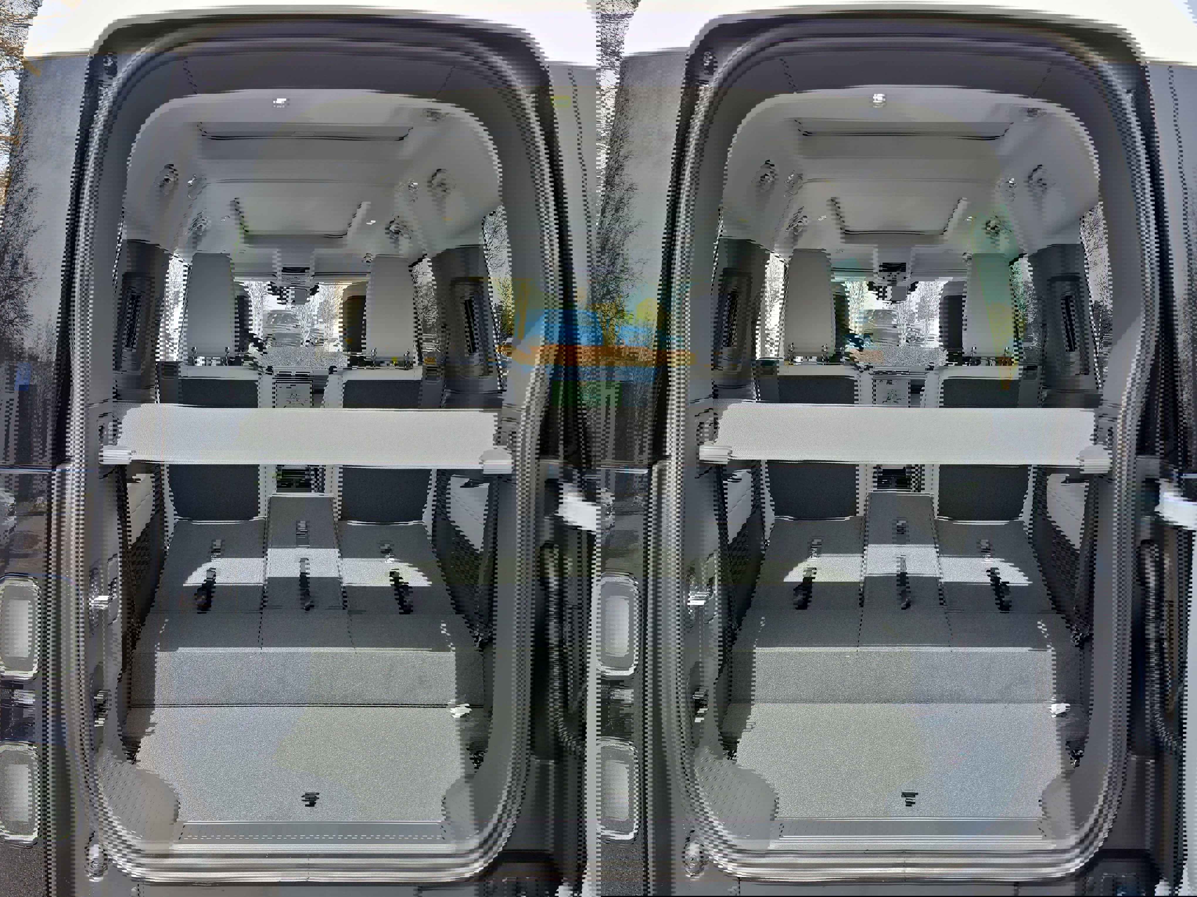 New 2026 Land Rover Defender 130 X-Dynamic SE image 13