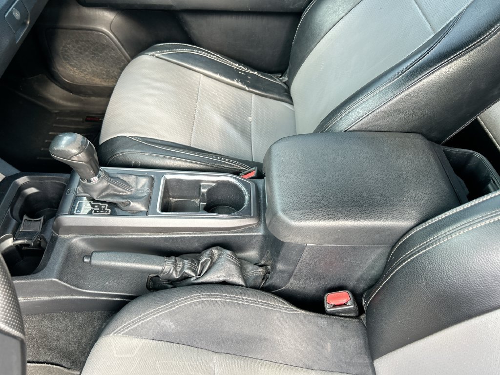 Used 2020 Toyota Tacoma TRD Sport AWD/4WD image 28