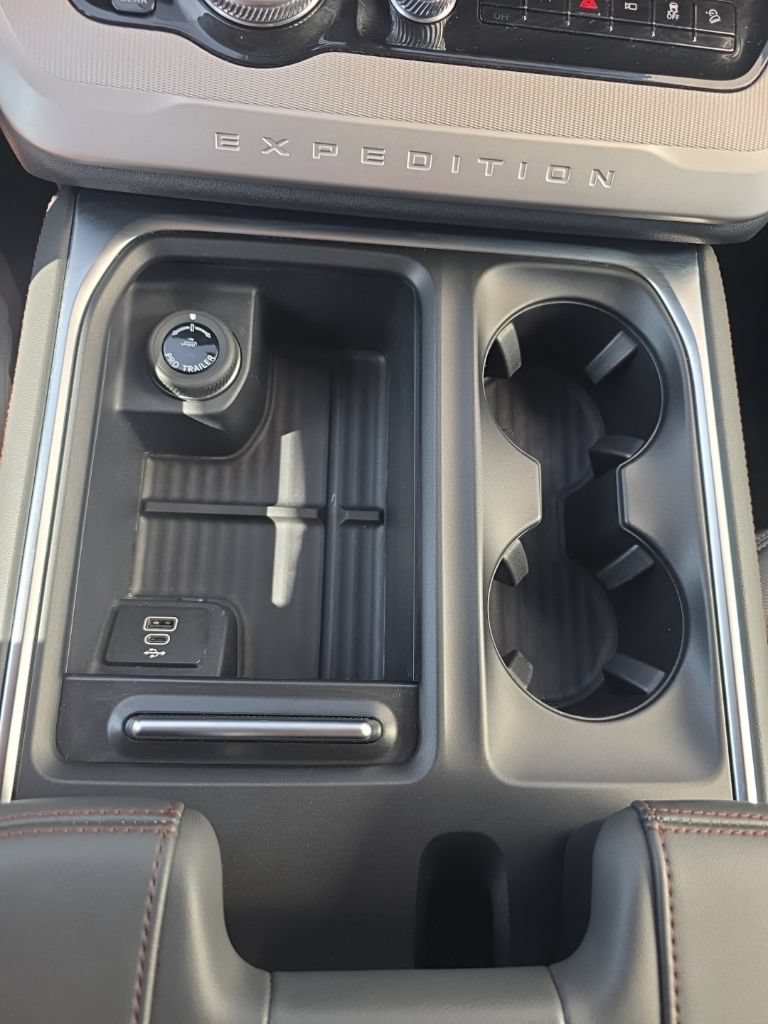 Used 2025 Ford Expedition Max Active AWD/4WD image 24