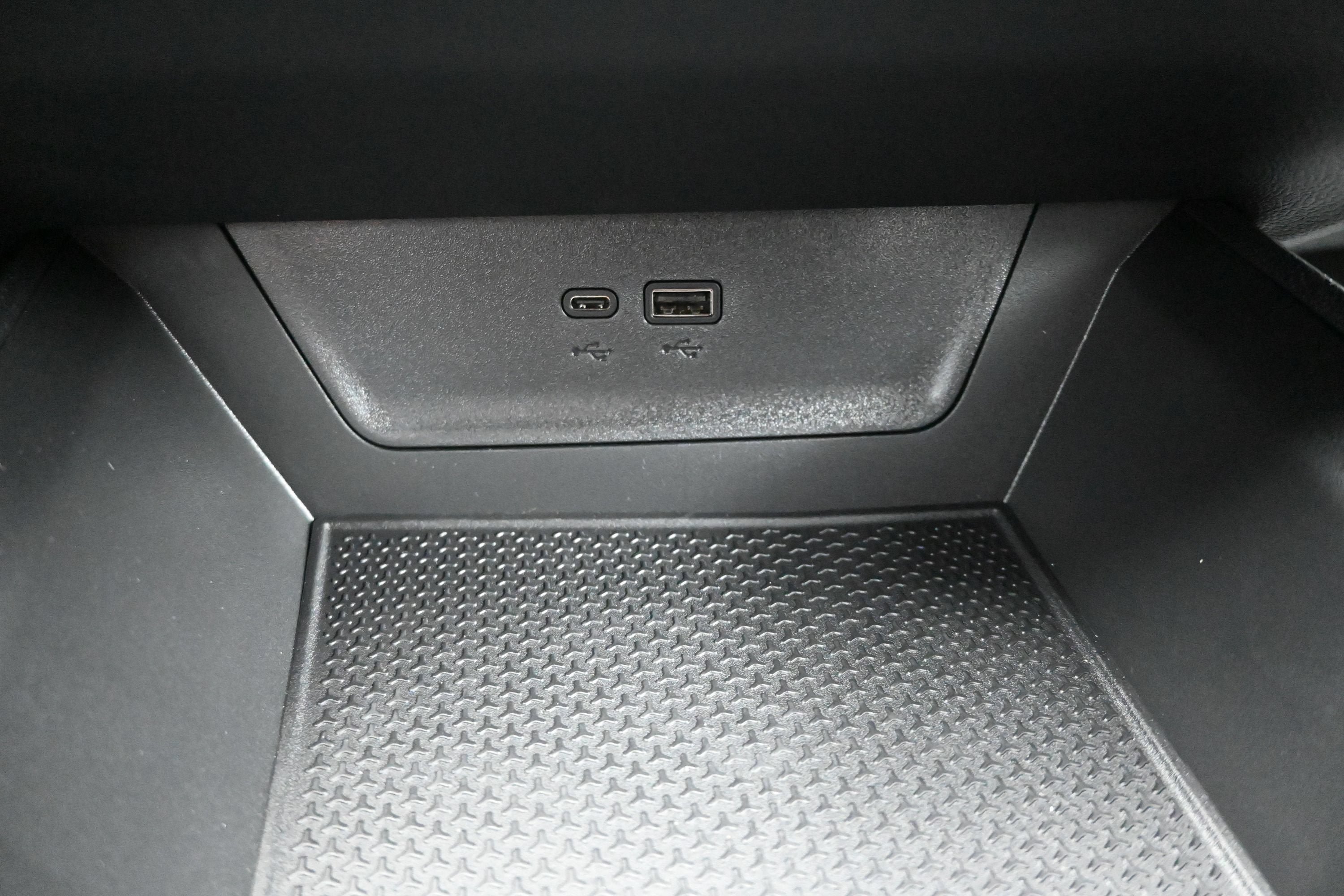 New 2027 Chevrolet Equinox LT w/ Convenience Package II FWD image 21