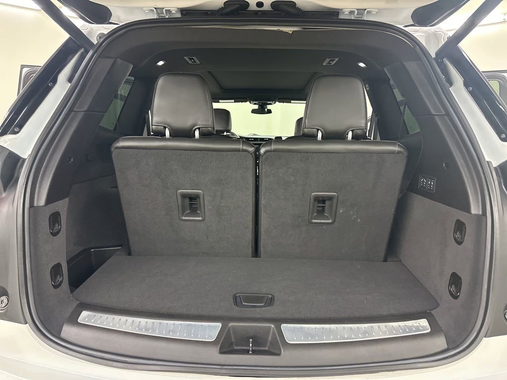 Used 2025 Cadillac XT6 Premium Luxury image 25