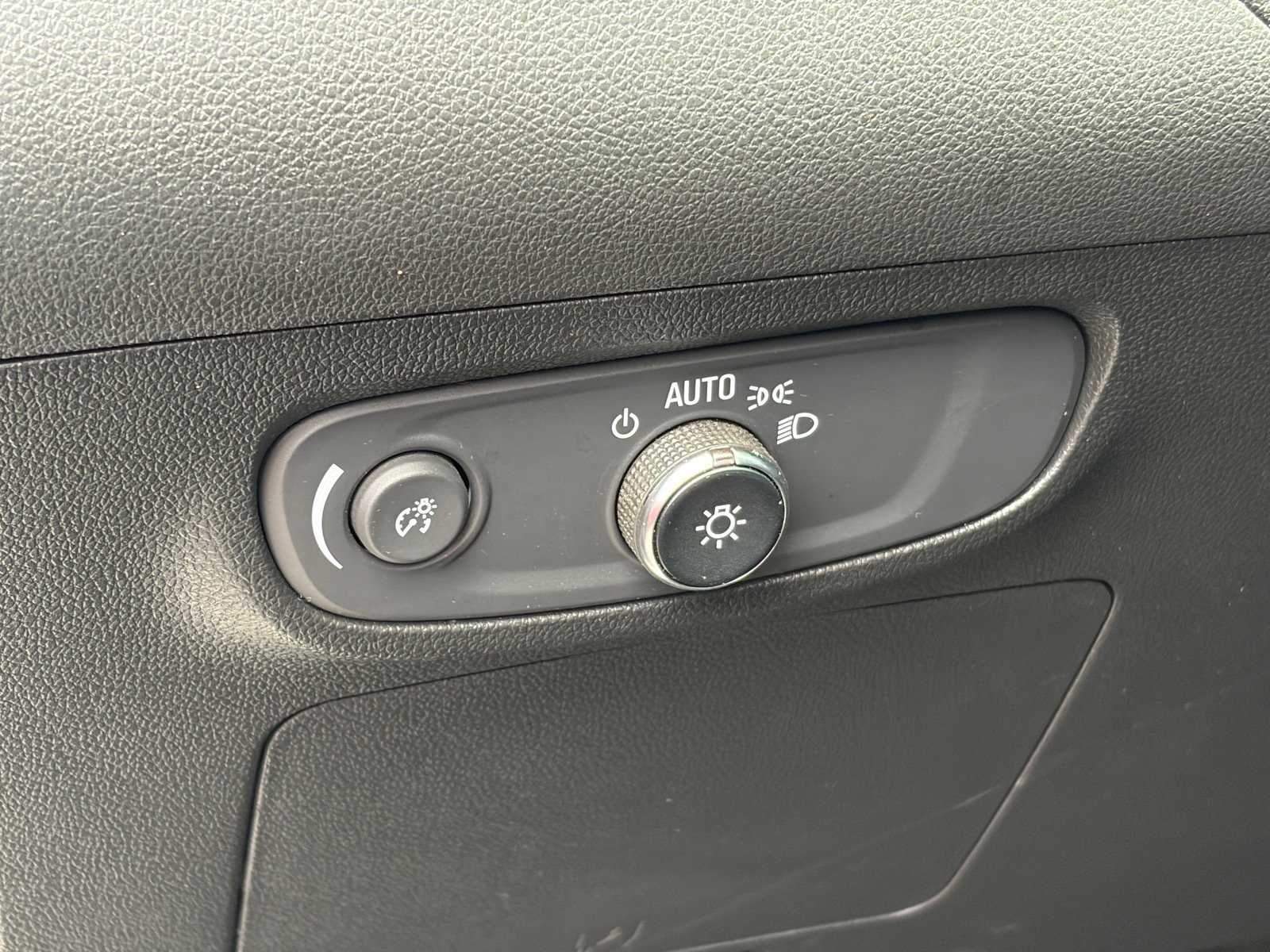 Used 2024 Buick Encore GX Preferred w/ Comfort Package FWD image 8