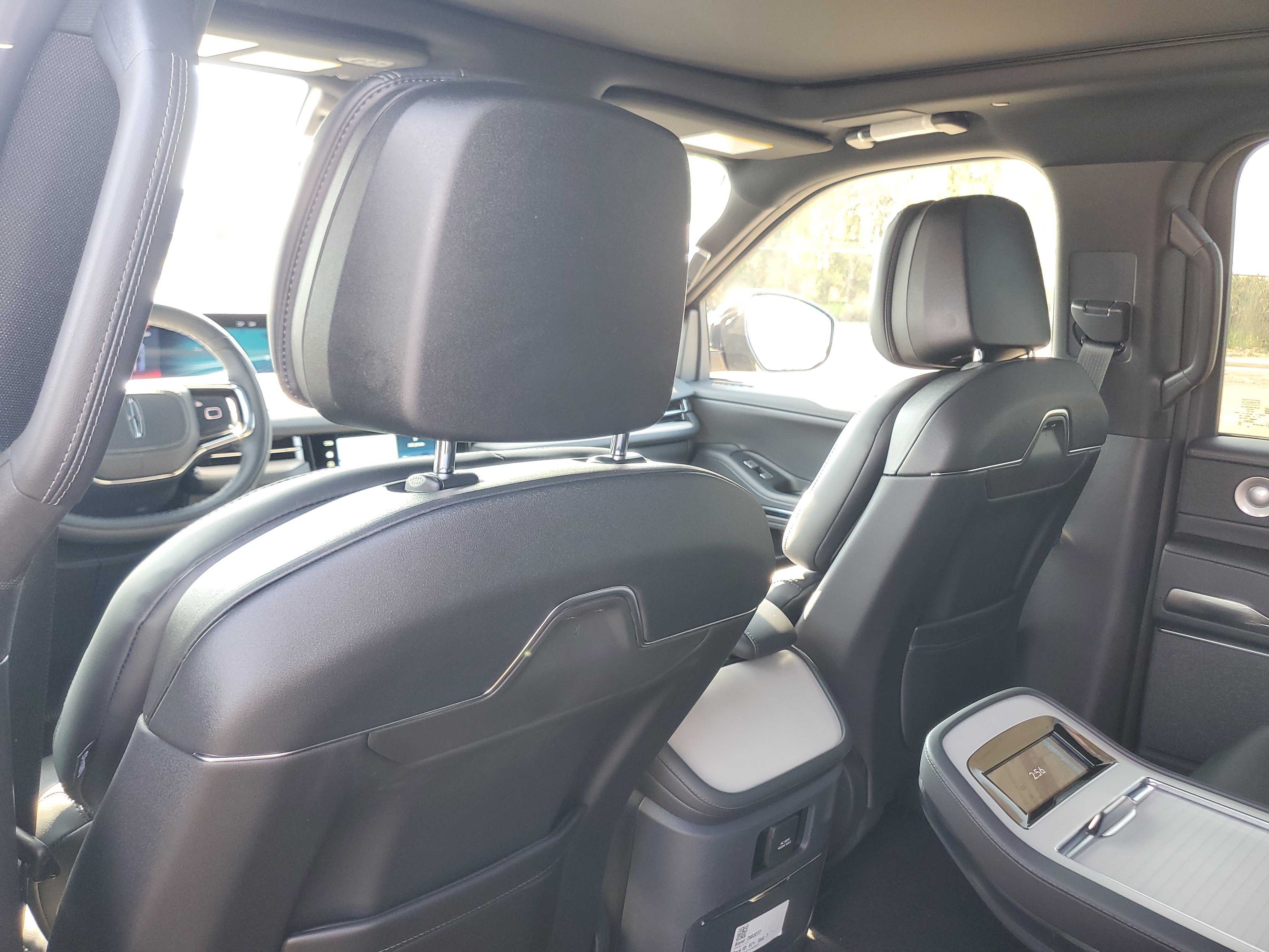 New 2027 Lincoln Navigator Reserve w/ Jet Appearance Package AWD/4WD image 28