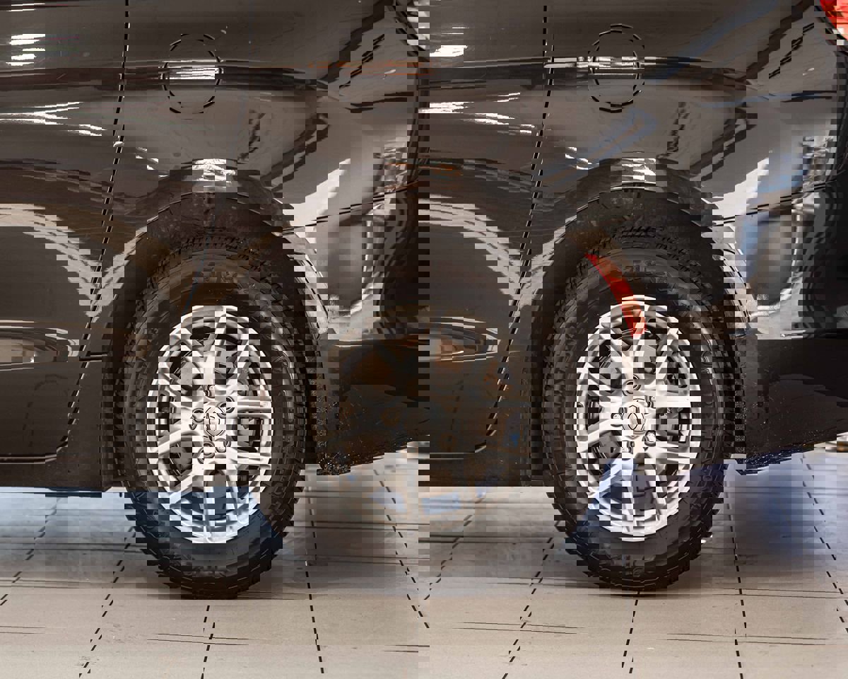 Used 2022 Chrysler Voyager LX image 8